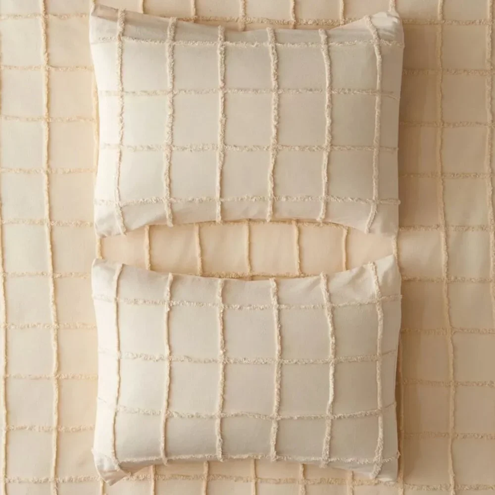 Urban Outfitters 100% Cotton Ecru Color Tufted Grid 2 Sham Set standard 21x27